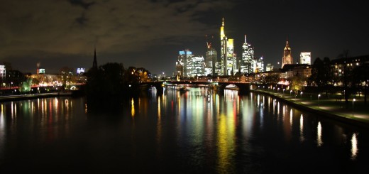 Франкфурт. Вид на небоскрёбы с Майна