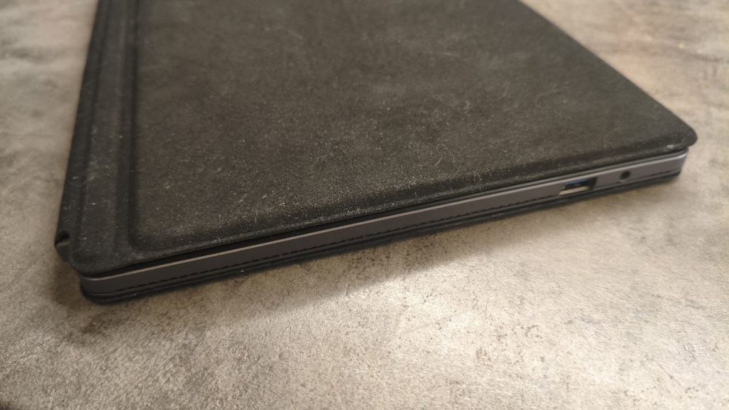 Замена ноутбуку. Планшет Chuwi Hi10 Max N150. Сложенный с клавиатурой