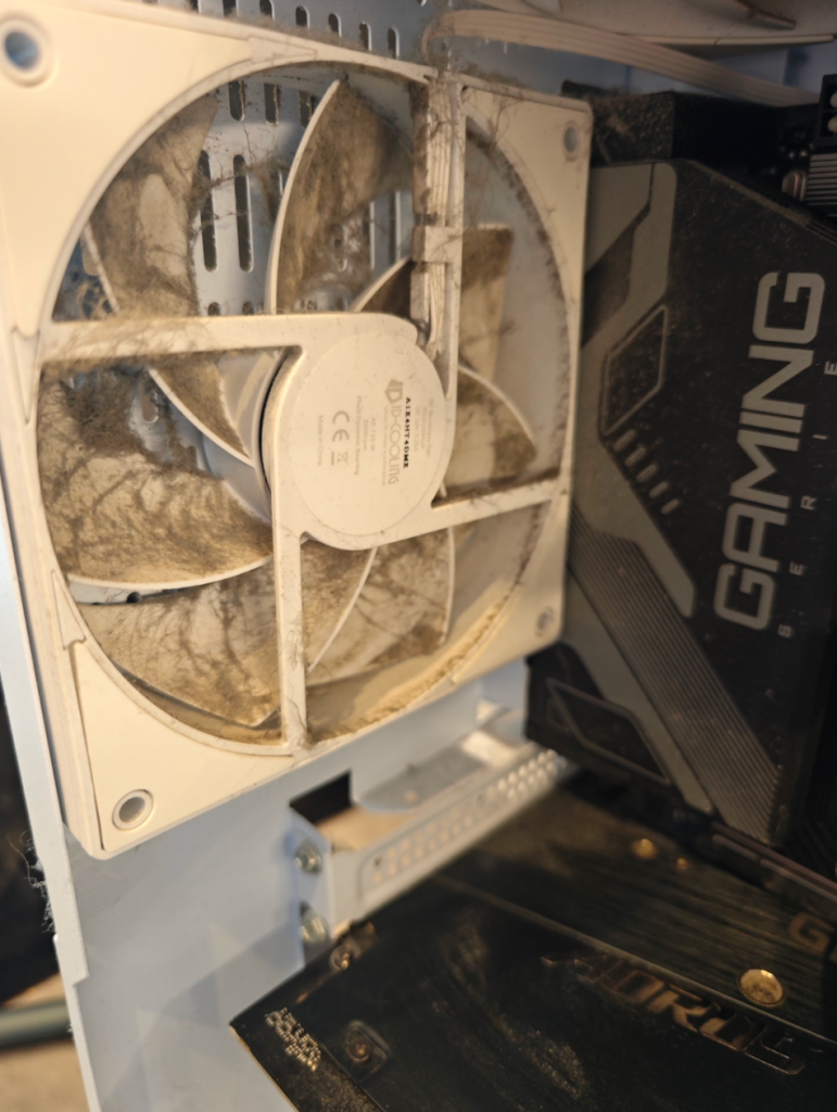 Настало время почистить компьютер. Кулера все в пыли