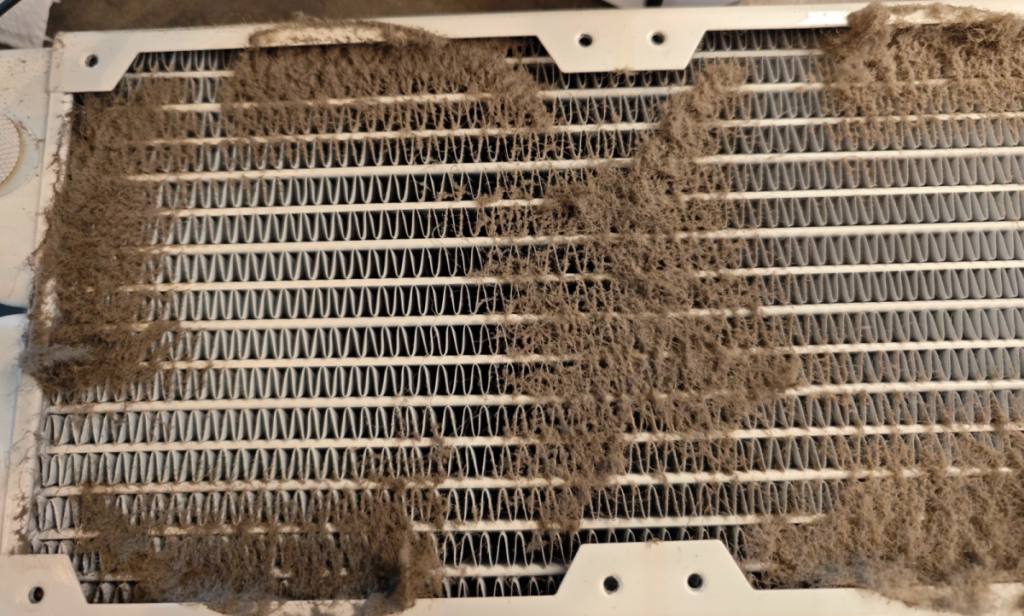 Настало время почистить компьютер. Радиатор забит пылью