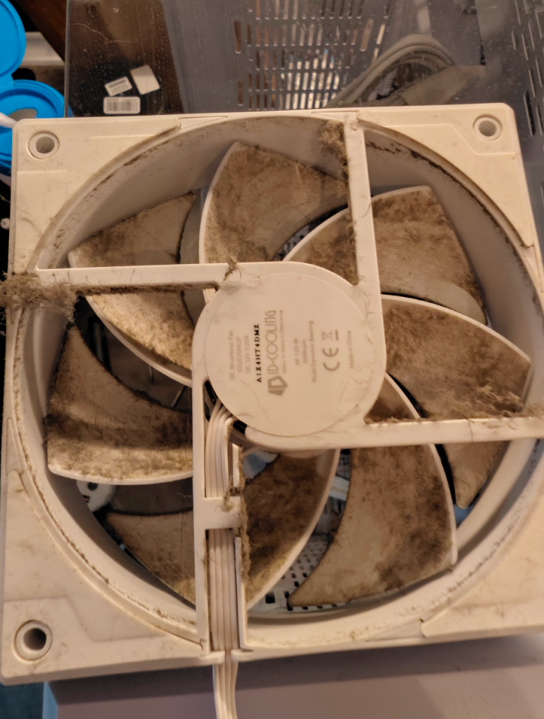 Настало время почистить компьютер. Кулер до чистки